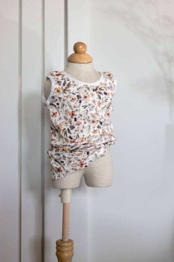 Singlet Bloementuin: Een betoverende singlet met bloemenprint voor meisjes