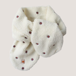 Teddy Flower Embroidery Sjaal - Schattige baby sjaal van zachte teddy stof met paarse bloemenborduursels.