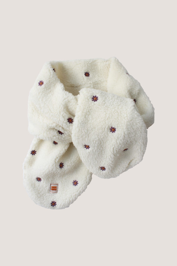 Teddy Flower Embroidery Sjaal - Schattige baby sjaal van zachte teddy stof met paarse bloemenborduursels.